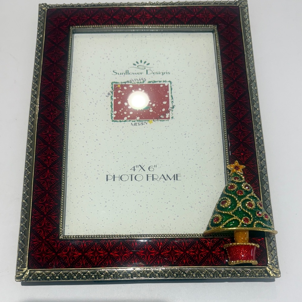 Sunflower Designs Red Photo Frame with Christmas Tree